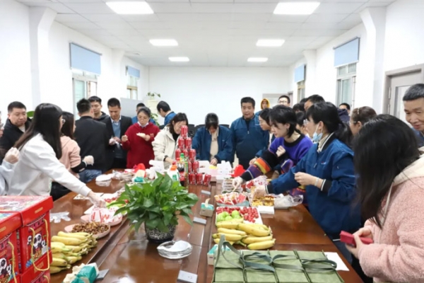 熱辣春日，滾燙人生 | 奧楷機械為女員工發(fā)放"女神節(jié)"禮物